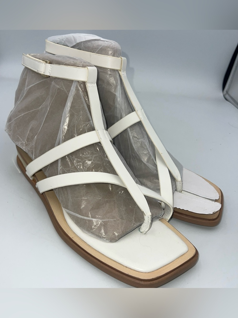 Franco Sarto Sybil Strappy Thong Sandal Faux Leather White Women’s Size 9 NWOB